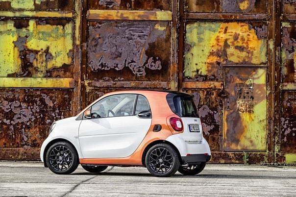 Der neue smart feiert Lebensfreude in Berlin. Foto: Daimler/dpp-AutoReporter